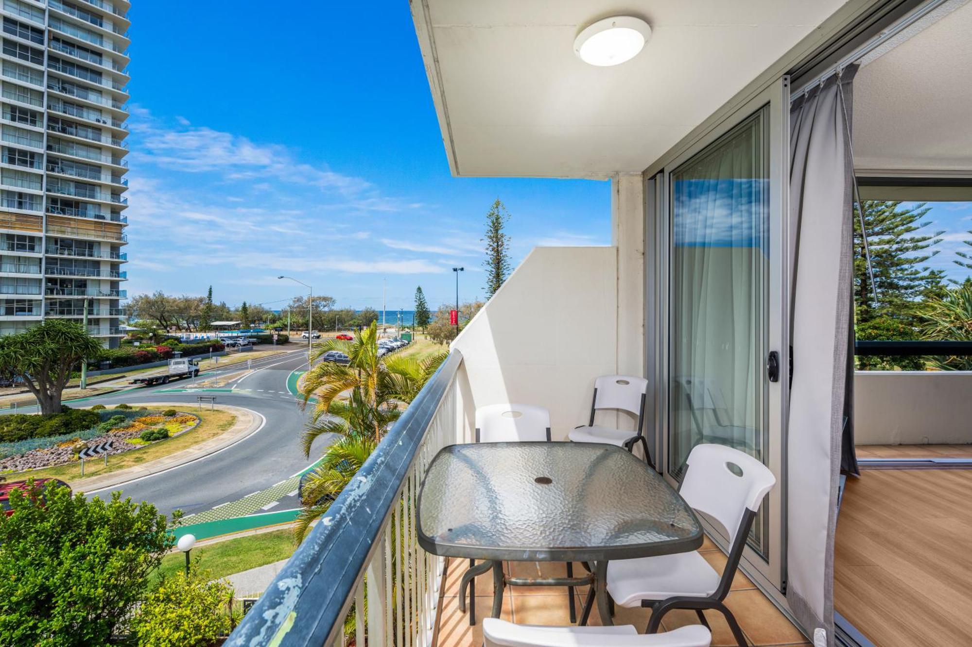 Hi Ho Beach Apartments On Broadbeach Голд-Кост Экстерьер фото